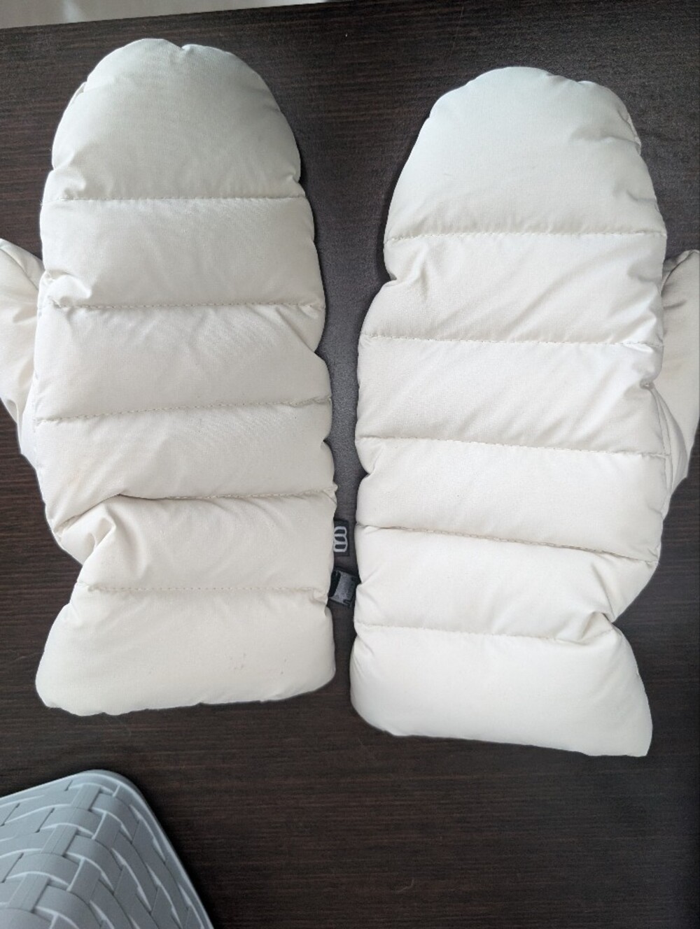 Aritzia Super Puff Mittens - M/L - Goose Down Feathers
